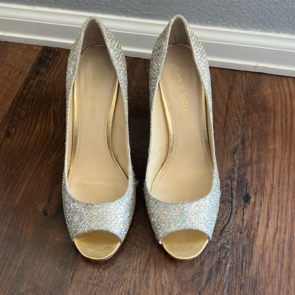 Peep toe pumps
